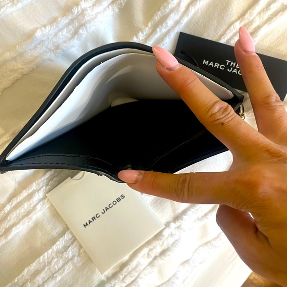 MARC JACOBS PEBBLED LEATHER TRIFOLD WALLET - Picture 12 of 12